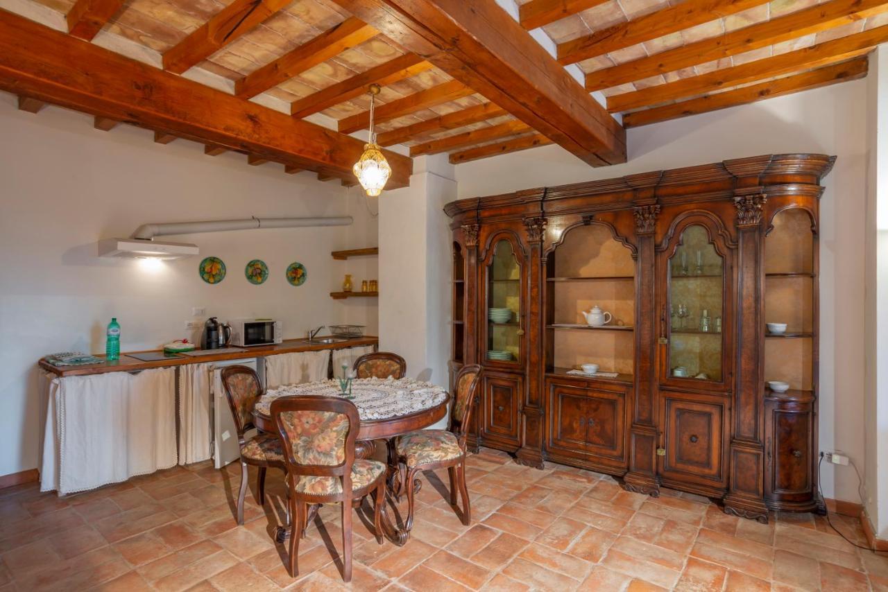 Casa Vacanze Le Fornaci 라테리나 외부 사진